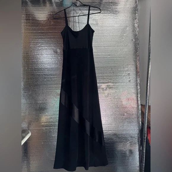 Laura Ashley 90s VTG black satin silky dress .US 4.Full length dress. - Picture 2 of 6